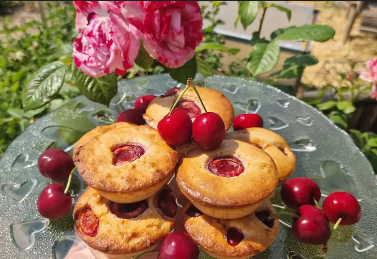 Financiers cerise, coco et poudre de baobab